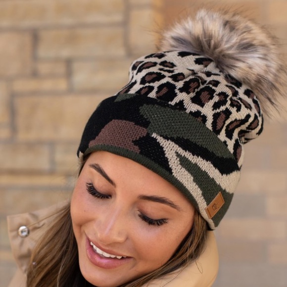 Leopard & Camo Fleece Lined Faux Fur Pom Beanie - Picture 2 of 4